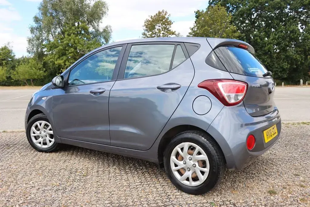Used Hyundai i10 SE 66 HP (48 kW) 2018 Grey Hatchback