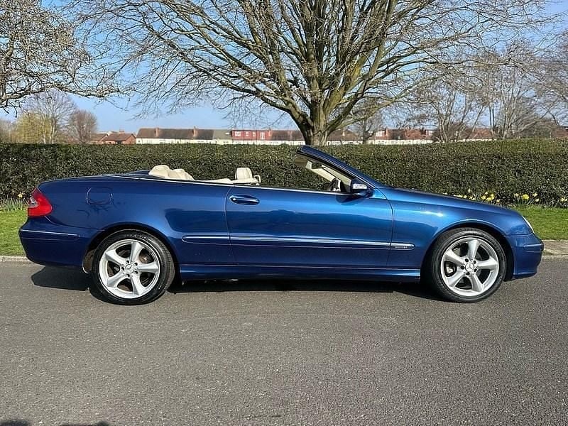 Used Mercedes CLK320 Elegance 2005 Blue Cabriolet