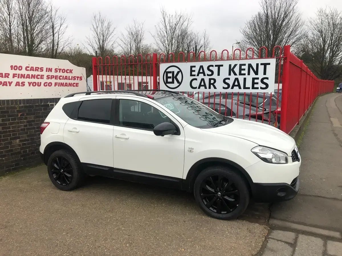 Used Nissan Qashqai 360º 110 HP (80 kW) 2013 White SUV