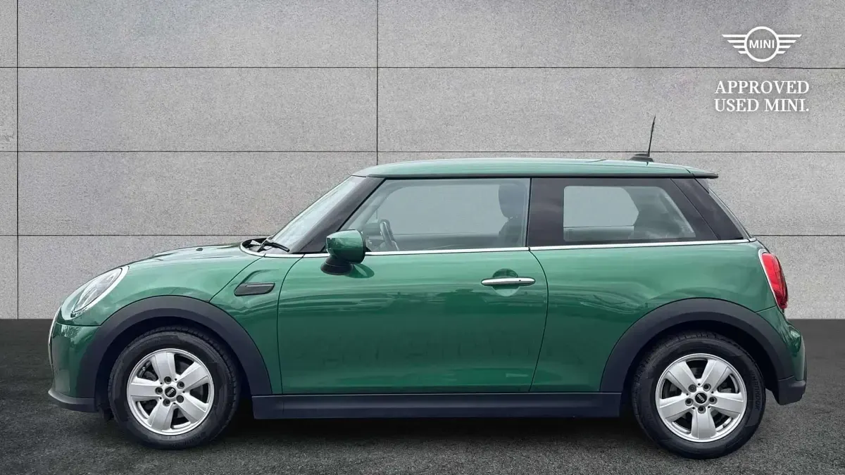 Usado Mini Cooper Classic 134 HP (98 kW) 2023 Verde Citadino
