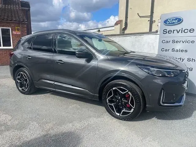 Käytetty Ford Kuga ST-Line X 243 HP (178 kW) 2025 Harmaa Katumaasturi