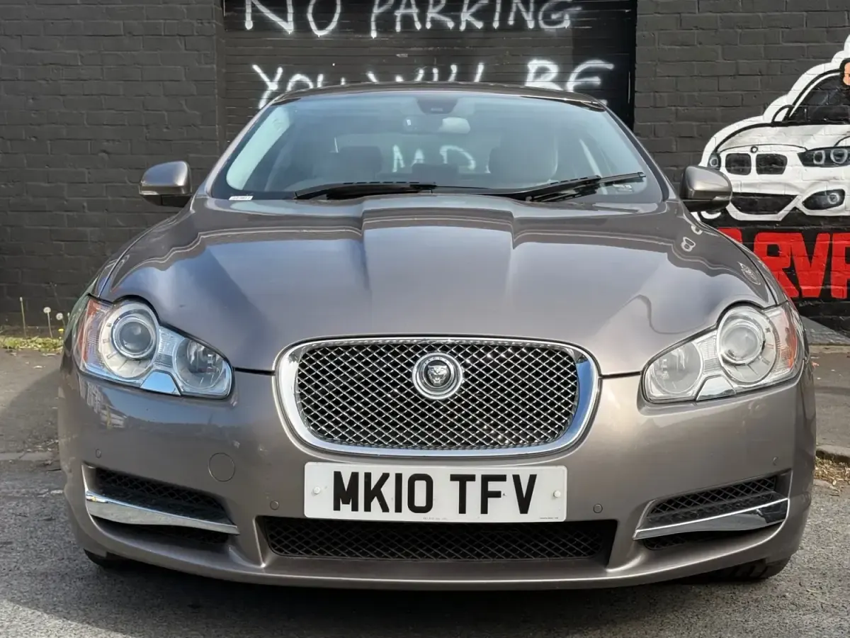 Usado Jaguar XF Premium Luxury 237 HP (174 kW) 2010 Cinzento Sedan