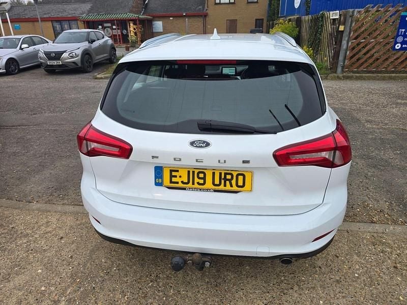 Used Ford Focus Zetec 120 HP (88 kW) 2019 White Estate