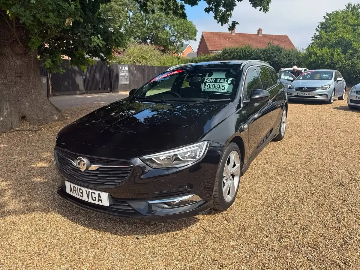 Used Vauxhall Insignia SRi 210 HP (154 kW) 2019 Black Hatchback