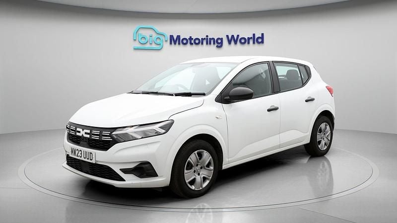 Used Dacia Sandero Essentiel 90 HP (66 kW) 2023 White Hatchback