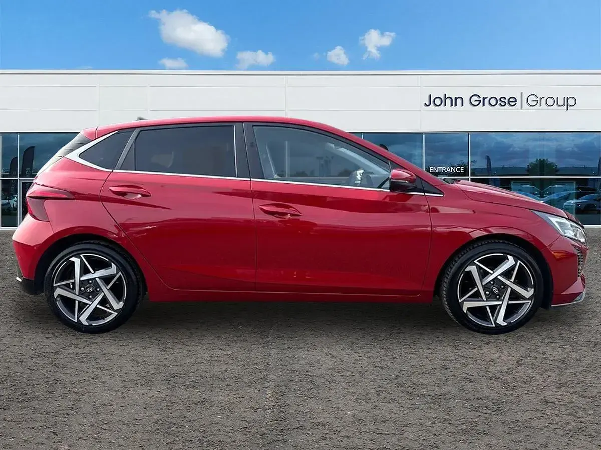 Used Hyundai i20 Premium 90 HP (66 kW) 2024 Red Hatchback