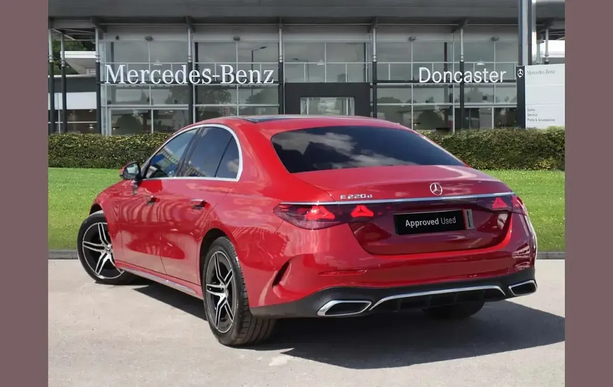 Used Mercedes E220 AMG Line Premium 194 HP (142 kW) 2025 Red Sedan