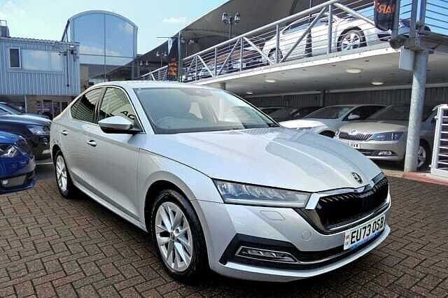 Brilliant silver Used 2023 Skoda Octavia SE L Hatchback | £18,680 (Fair price) - Image 1/4
