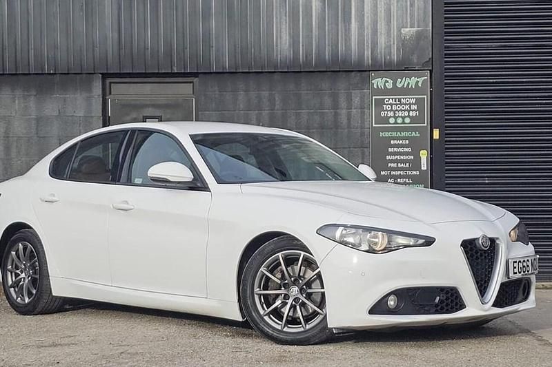 Used Alfa Romeo Giulia Super 180 HP (132 kW) 2017 White Sedan