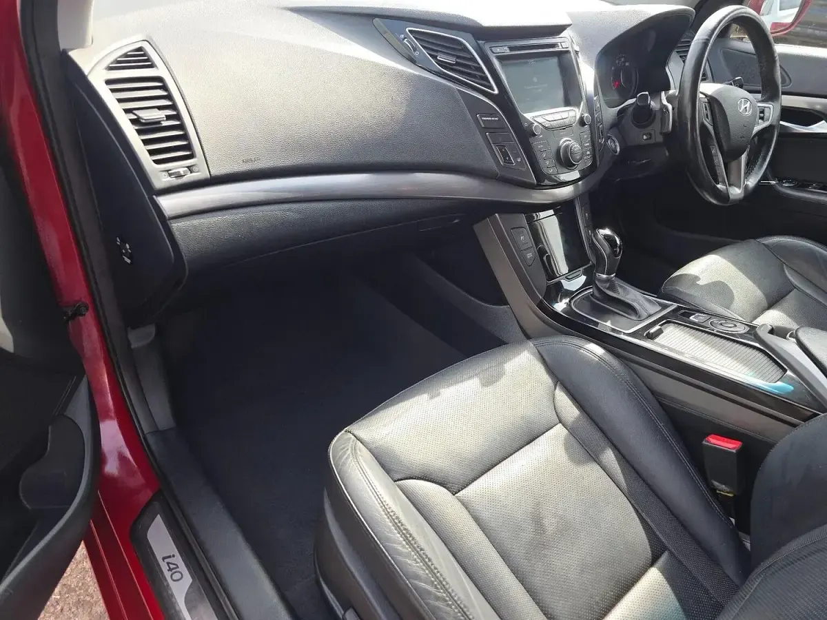 Used Hyundai i40 Premium 141 HP (103 kW) 2016 Red Estate