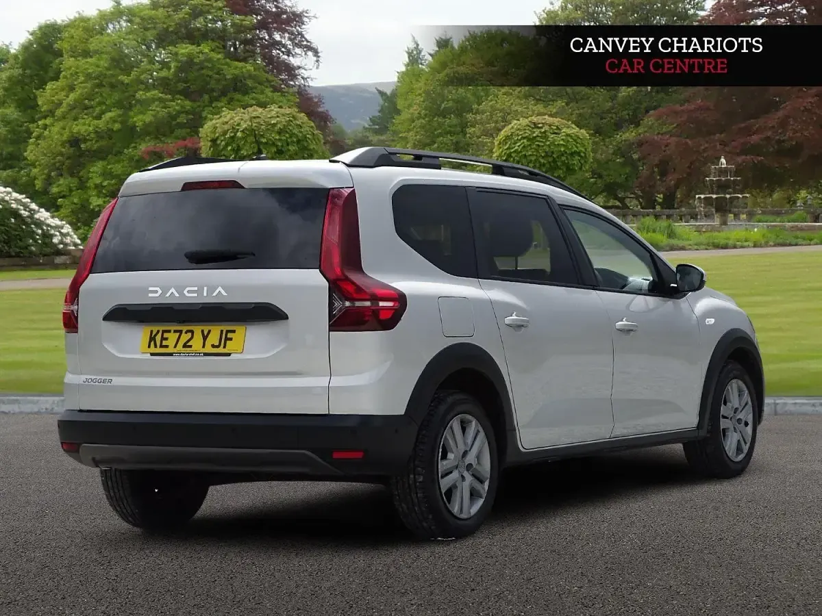 Begagnad Dacia Jogger Expression 110 HK (80 kW) 2023 Grå Minibuss