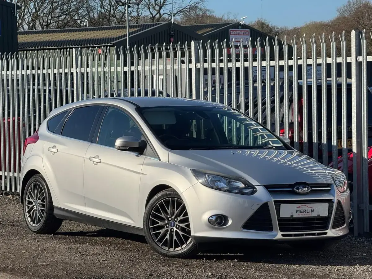 Used Ford Focus Zetec 115 HP (84 kW) 2014 Silver Hatchback