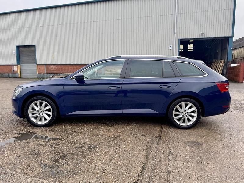 Used Skoda Superb SE Technology 150 HP (110 kW) 2017 Blue Estate