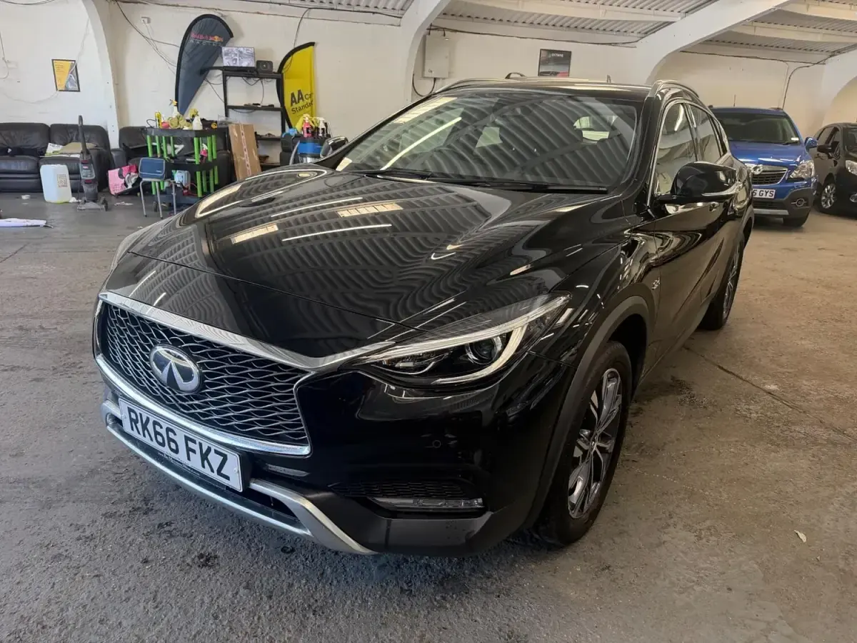 Used Infiniti QX30 Premium 170 HP (125 kW) 2016 Black MPV