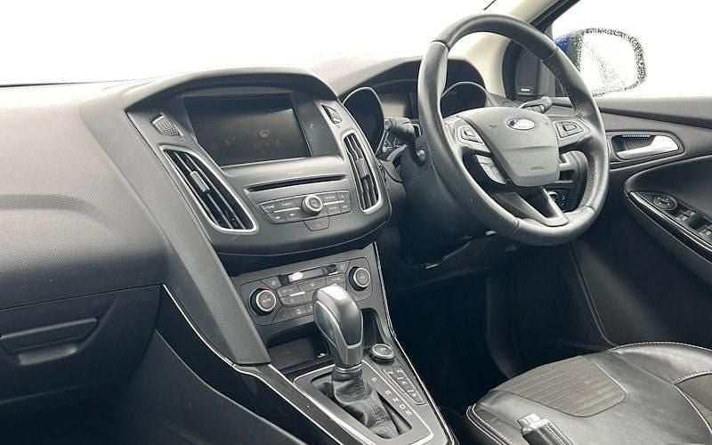 Begagnad Ford Focus Titanium X 182 HK (133 kW) 2017 Blå Kombi