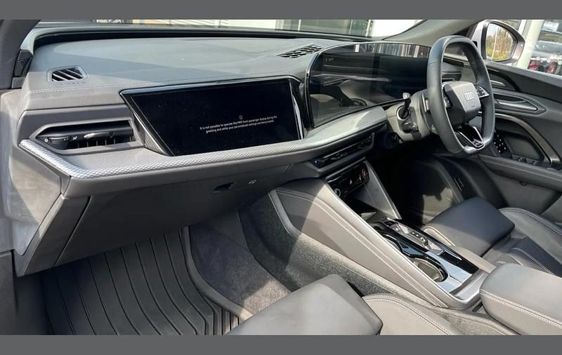 Used Audi Q5 Sportback Advanced 200 HP (147 kW) 2025 White SUV