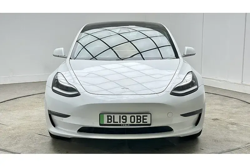 Used Tesla Model 3 Standard Range 239 kW (325 HP) 2019 White Sedan