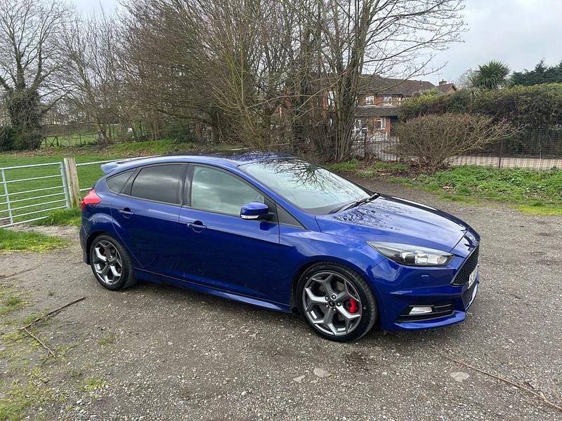 Begagnad Ford Focus ST 2016 Blå Halvkombi