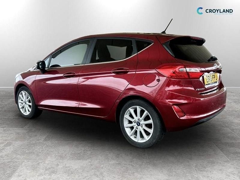 Used Ford Fiesta Titanium 100 HP (73 kW) 2018 Red Hatchback