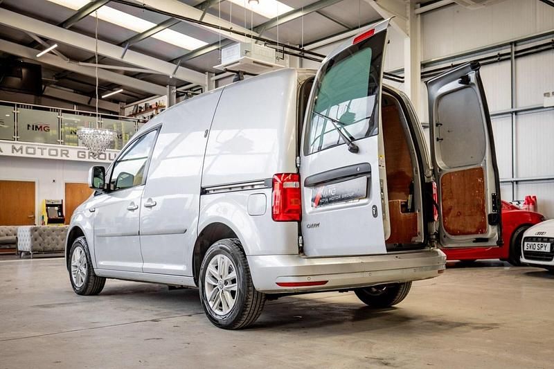 Used VW Caddy Highline 102 HP (75 kW) 2017 Silver MPV