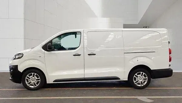 Used Vauxhall Vivaro S 150 HP (110 kW) 2020 White MPV