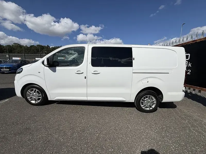 Used Vauxhall Vivaro Sportive 120 HP (88 kW) 2021 White MPV