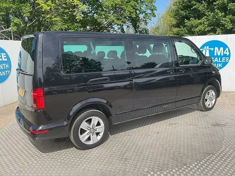 Second-hand VW Transporter SE 148 CP (108 kW) 2022 Negru Van