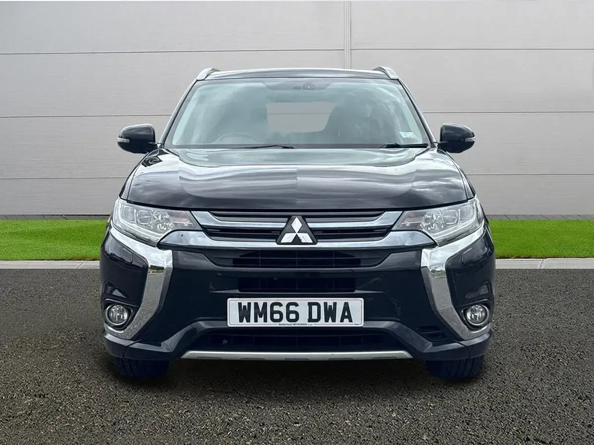 Używany Mitsubishi Outlander P-HEV 2016 Czarny Kombi