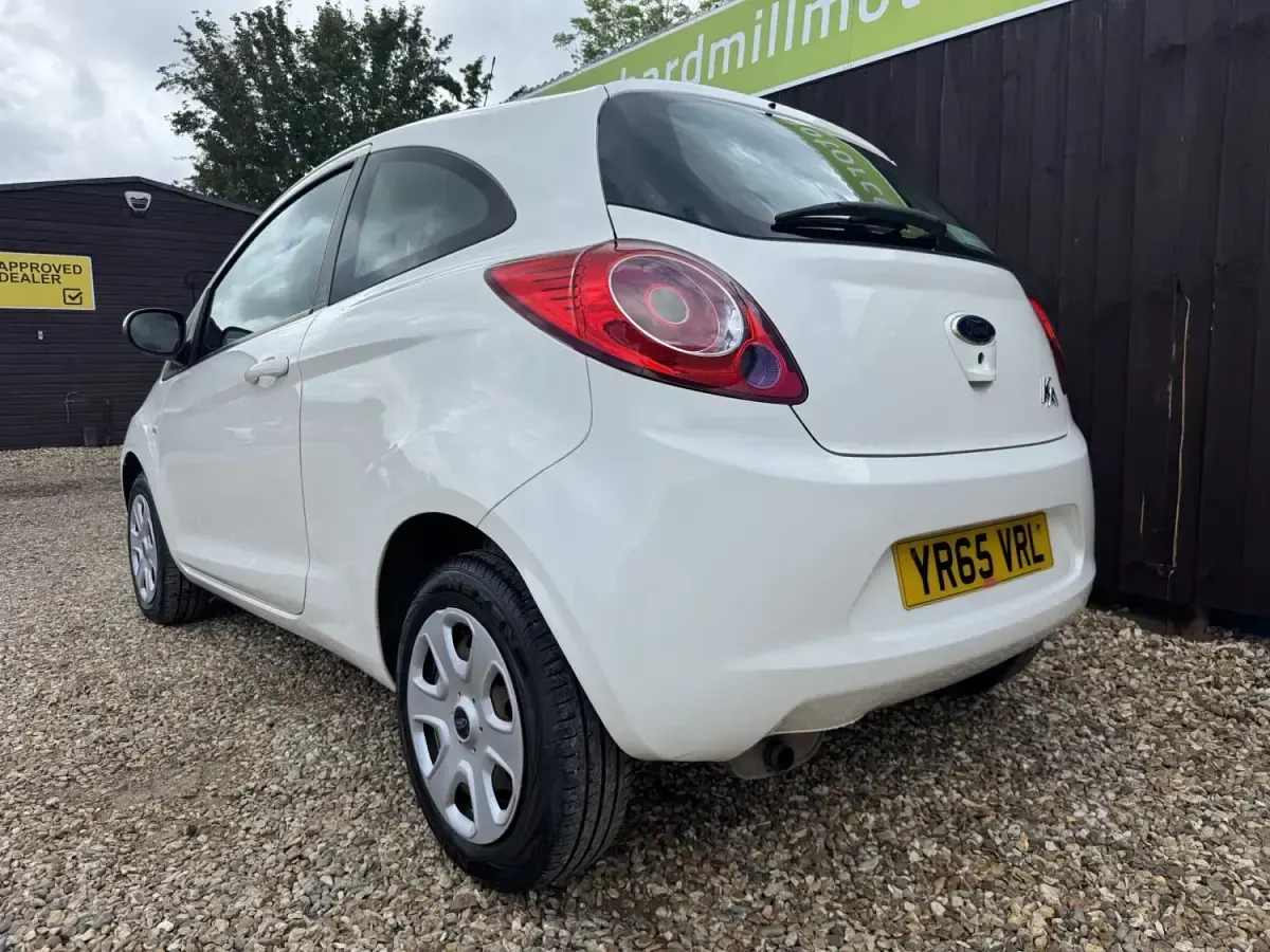 Begagnad Ford Ka 69 HK (50 kW) 2015 Vit Halvkombi
