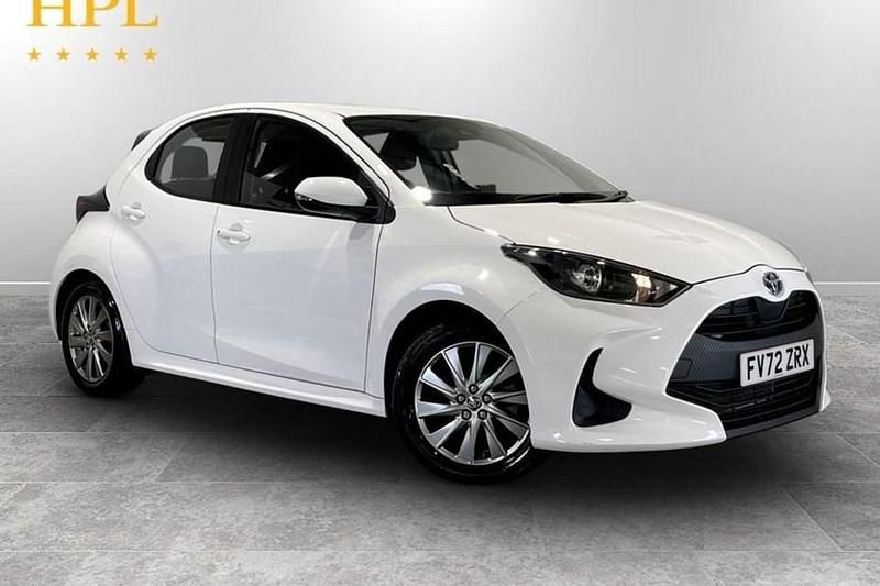 Used Toyota Yaris Hybrid 116 HP (85 kW) 2023 White Hatchback