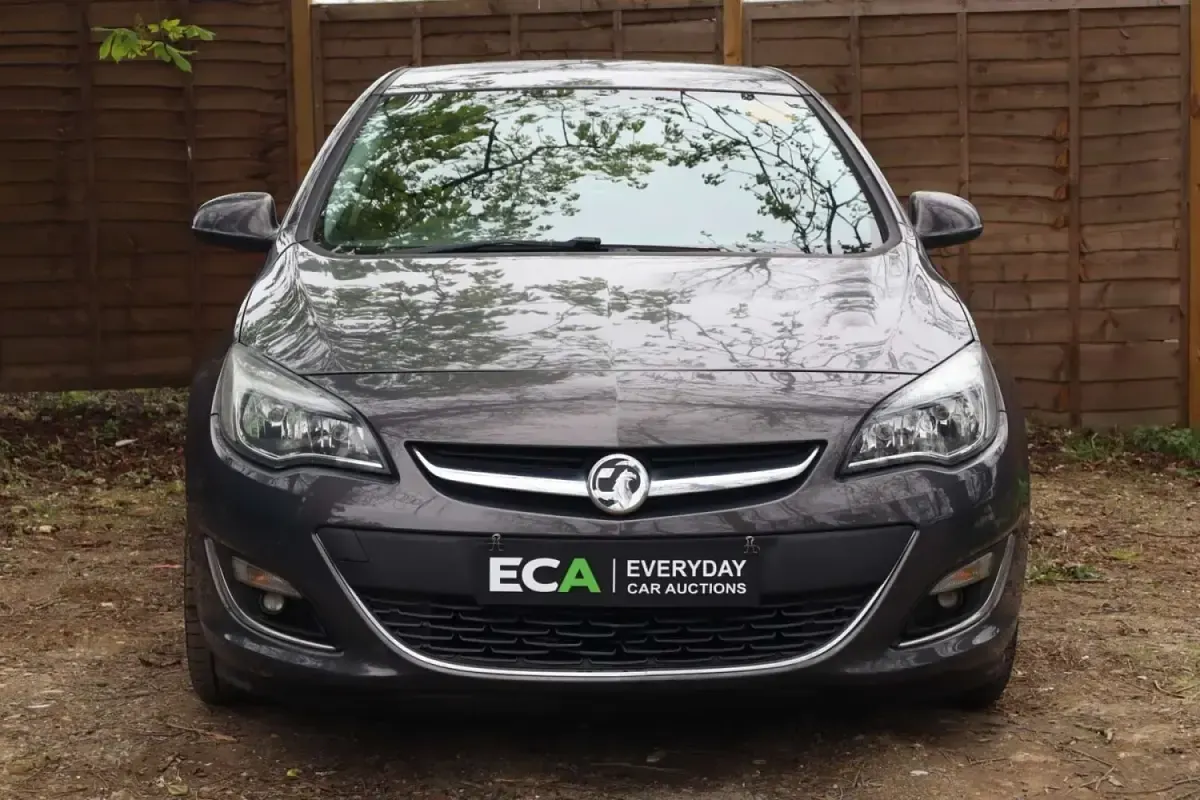 Begagnad Vauxhall Astra SRi 100 HK (73 kW) 2014 Grå Halvkombi