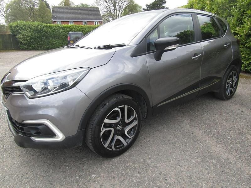 Used Renault Captur Dynamique 90 HP (66 kW) 2017 Grey SUV