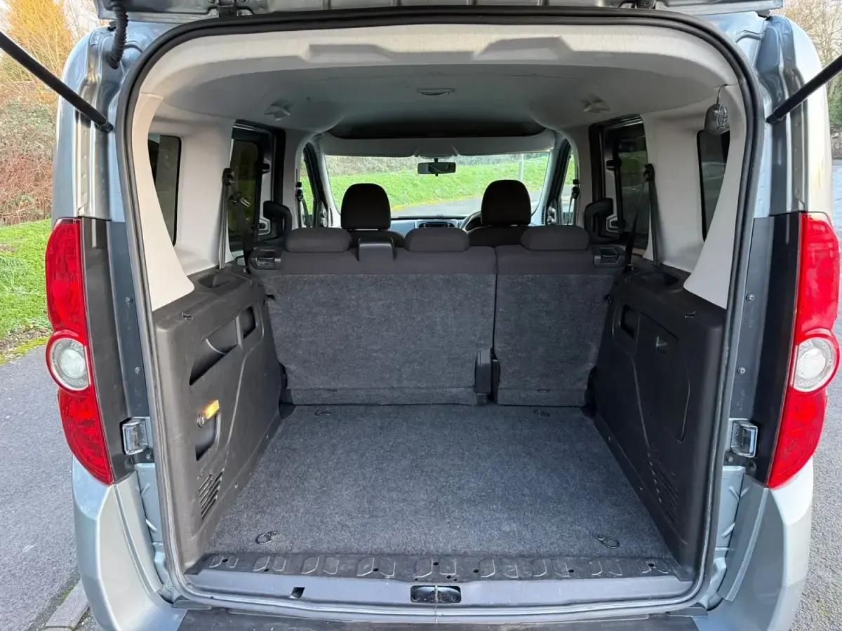 Używany Fiat Doblò 105 KM (77 kW) 2013 Szary Minivan