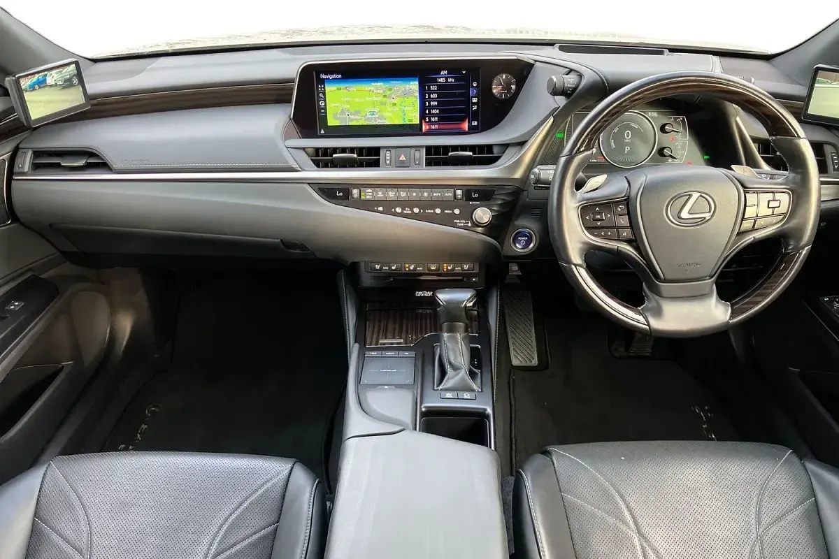 Used Lexus ES300H 218 HP (160 kW) 2021 White Sedan