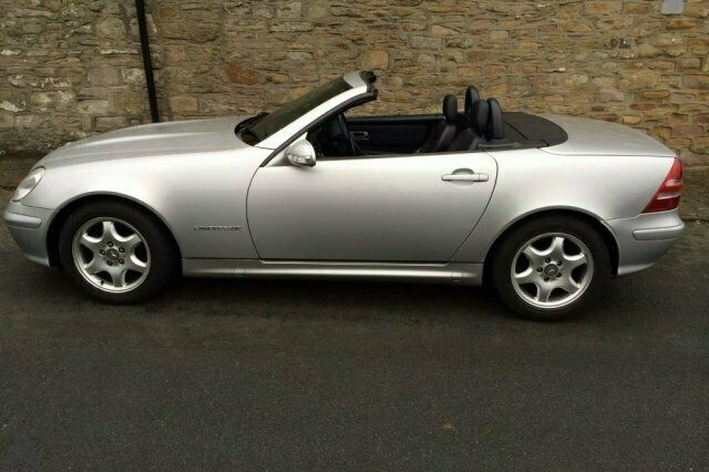 Used 2000 Mercedes SLK230 Cabriolet | £3,700 (Expensive) - Image 1/4