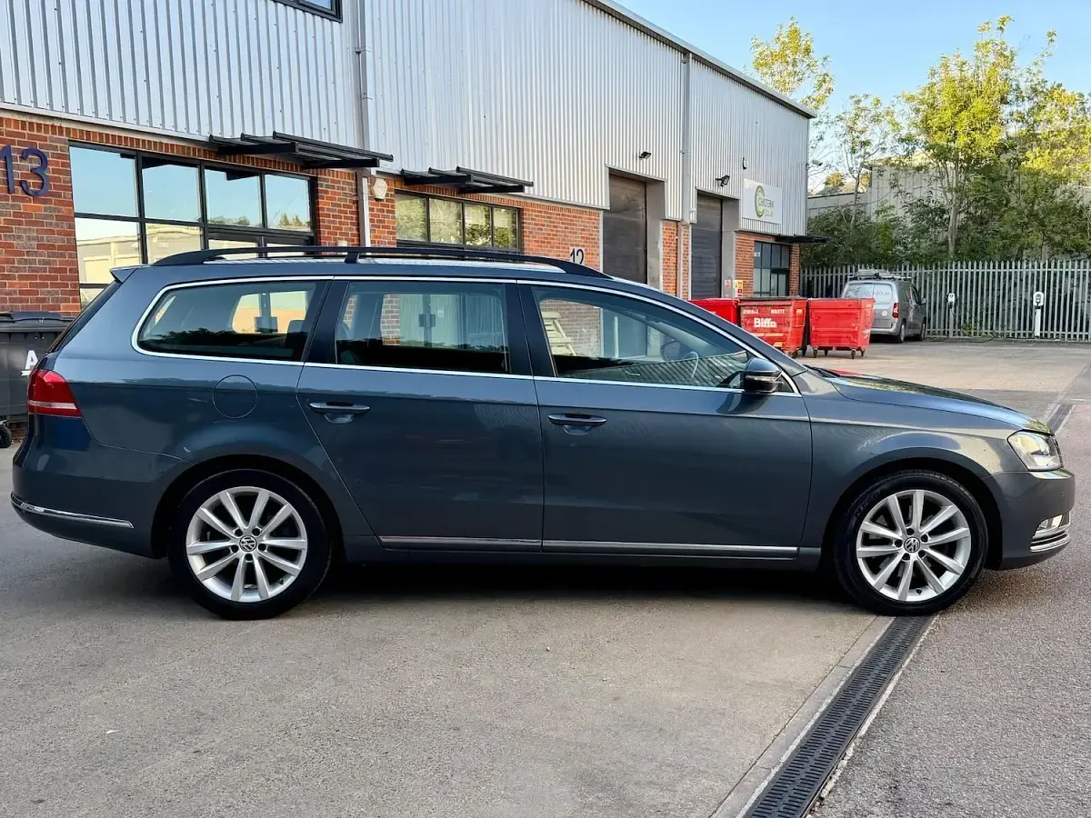 Used VW Passat Executive 140 HP (102 kW) 2014 Grey Estate