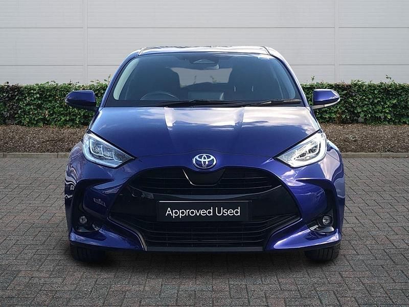 Used Toyota Yaris Hybrid Design 2024 Blue Hatchback
