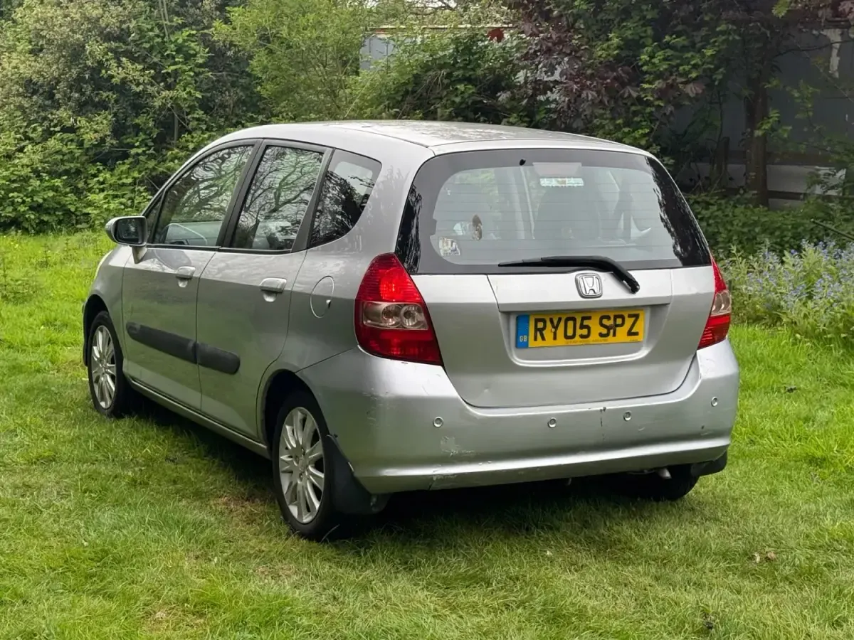 Begagnad Honda Jazz SE 83 HK (61 kW) 2005 Silver Halvkombi