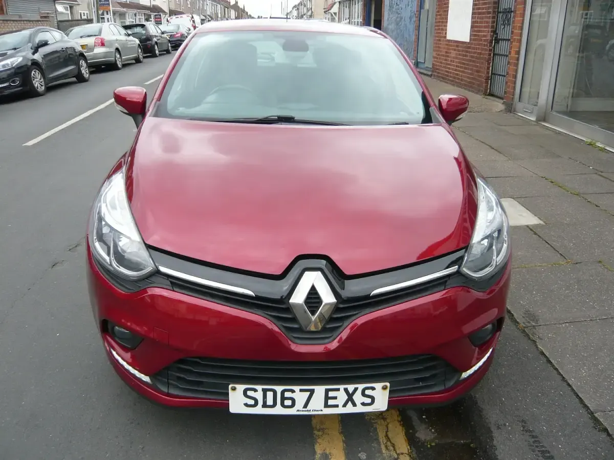 Used Renault Clio IV Dynamique 2017 Red Hatchback