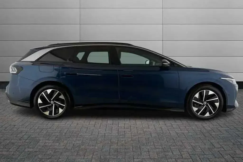 Used VW ID.7 Pro 210 kW (286 HP) 2025 Aquamarine blue Estate