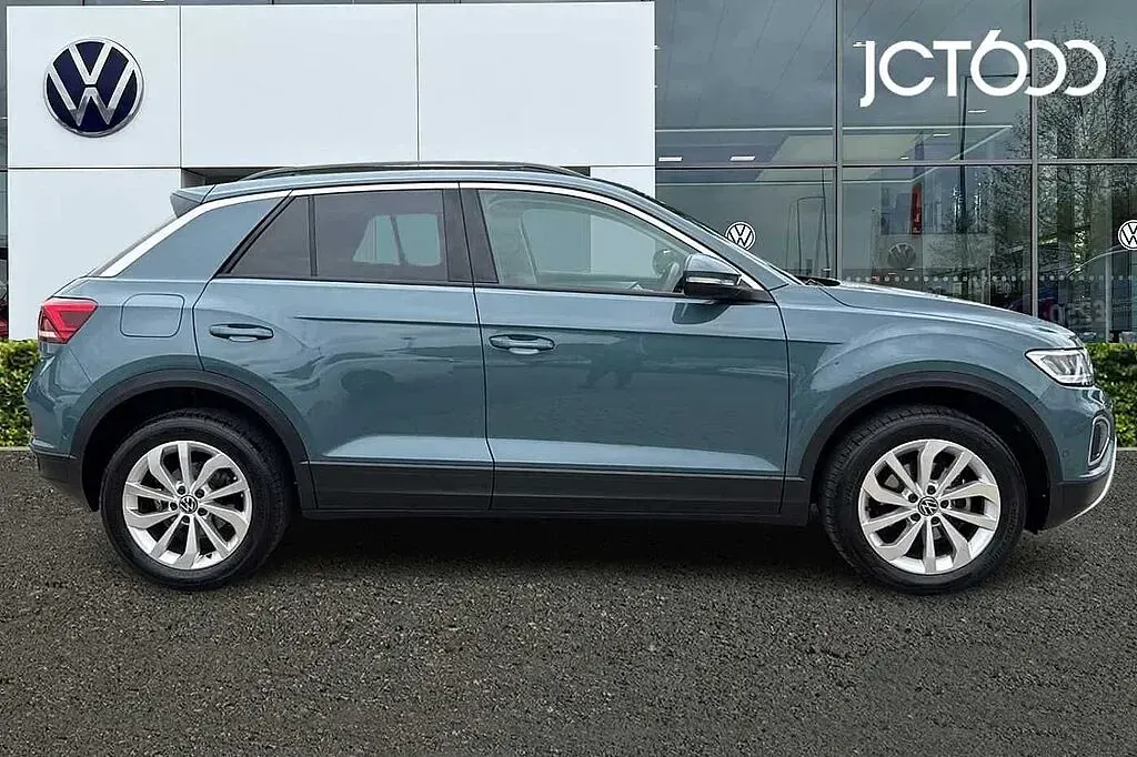 Used VW T-Roc Match 150 HP (110 kW) 2025 Blue SUV