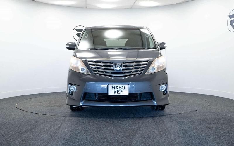 Begagnad Toyota Alphard 2022 Grå Minibuss