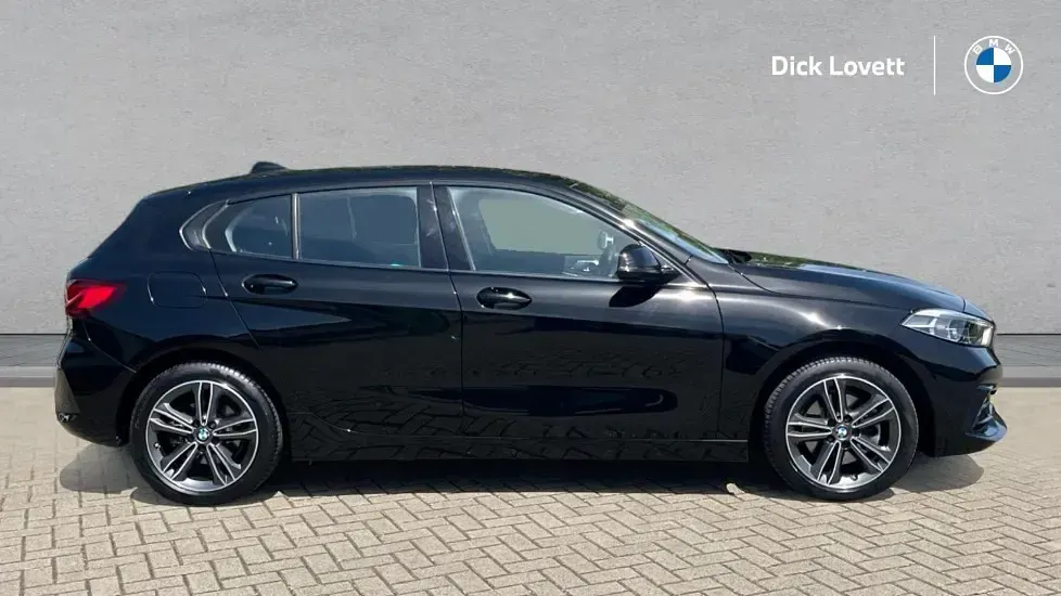 Used BMW 118 Sport Line 134 HP (98 kW) 2021 Black Hatchback