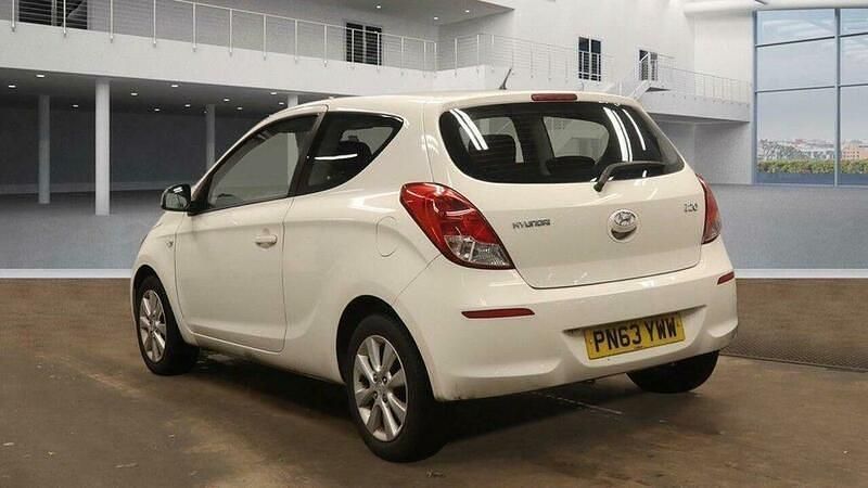 Used Hyundai i20 Active 85 HP (62 kW) 2013 White Hatchback