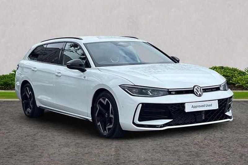 Used 2025 VW Passat R-line Estate | £35,995 - Image 1/4