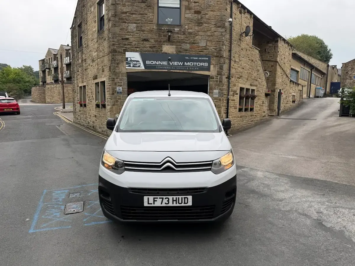 Used Citroën Berlingo 100 HP (73 kW) 2023 White MPV