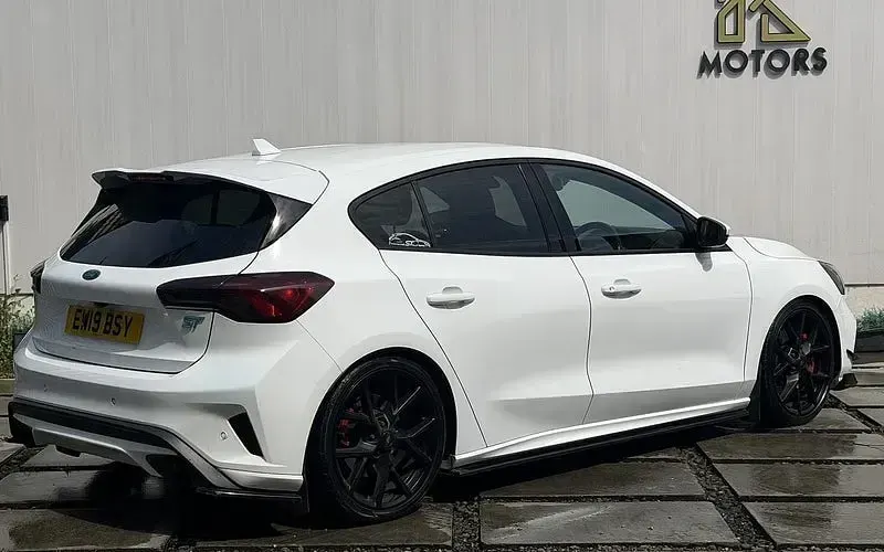 Used Ford Focus ST 280 HP (205 kW) 2019 White Hatchback