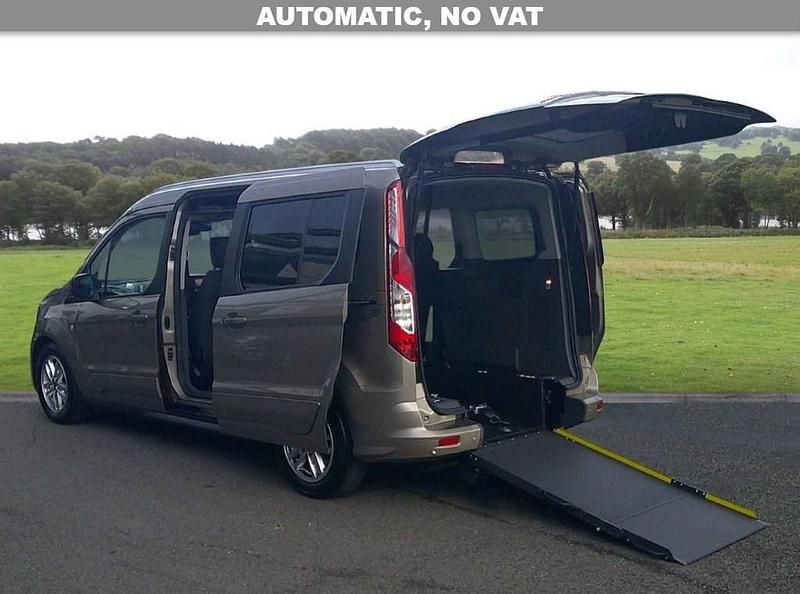 Used Ford Grand Tourneo Connect Titanium 120 HP (88 kW) 2020 Silver MPV