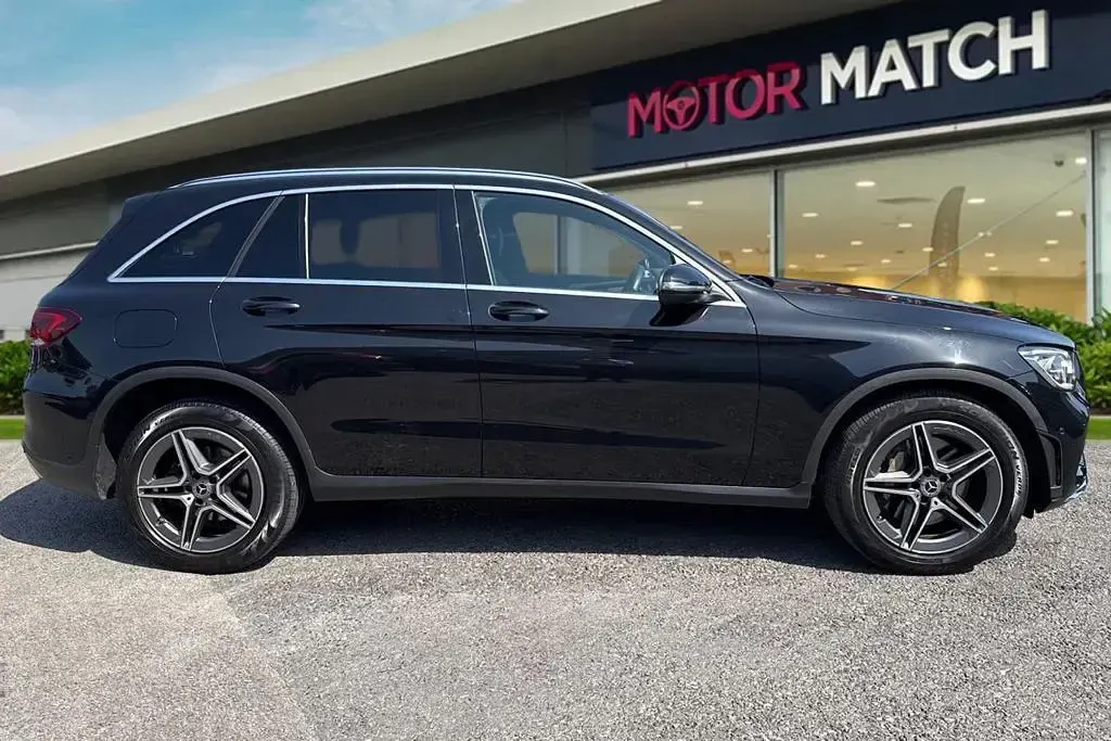 Begagnad Mercedes GLC300 AMG line 2020 Svart SUV