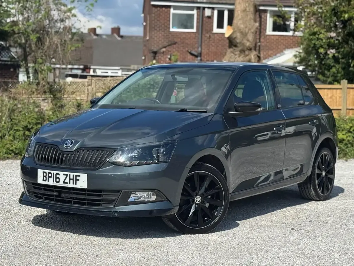 Usado Skoda Fabia Monte Carlo 110 CV (80 kW) 2016 Gris Utilitario